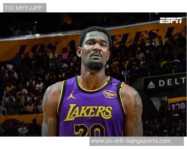 上赛季效能开拓者场均14+10的艾顿，本赛季在湖人队的体现怎么？